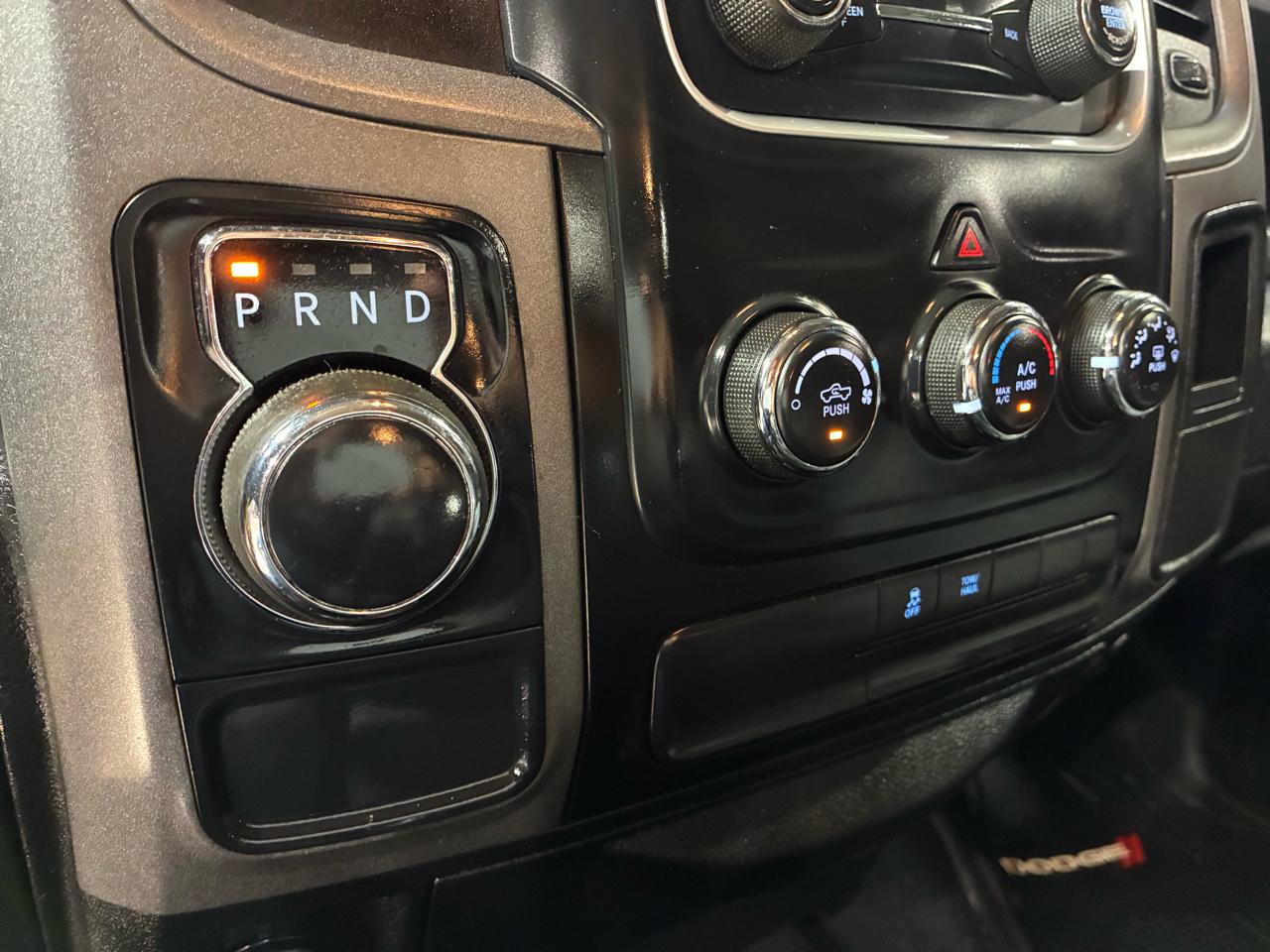 RAM 1500 Express 4x2 Crew Cab 5'7" Box 2018