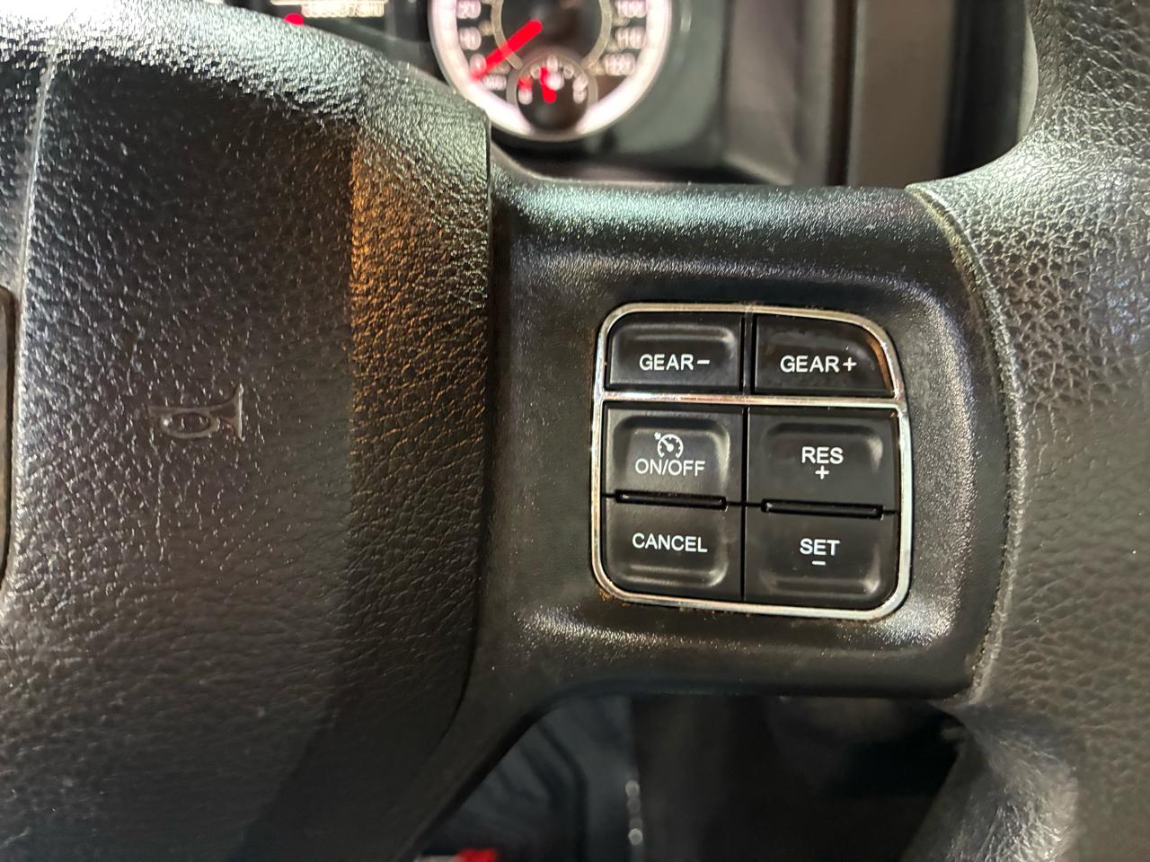 RAM 1500 Express 4x2 Crew Cab 5'7" Box 2018