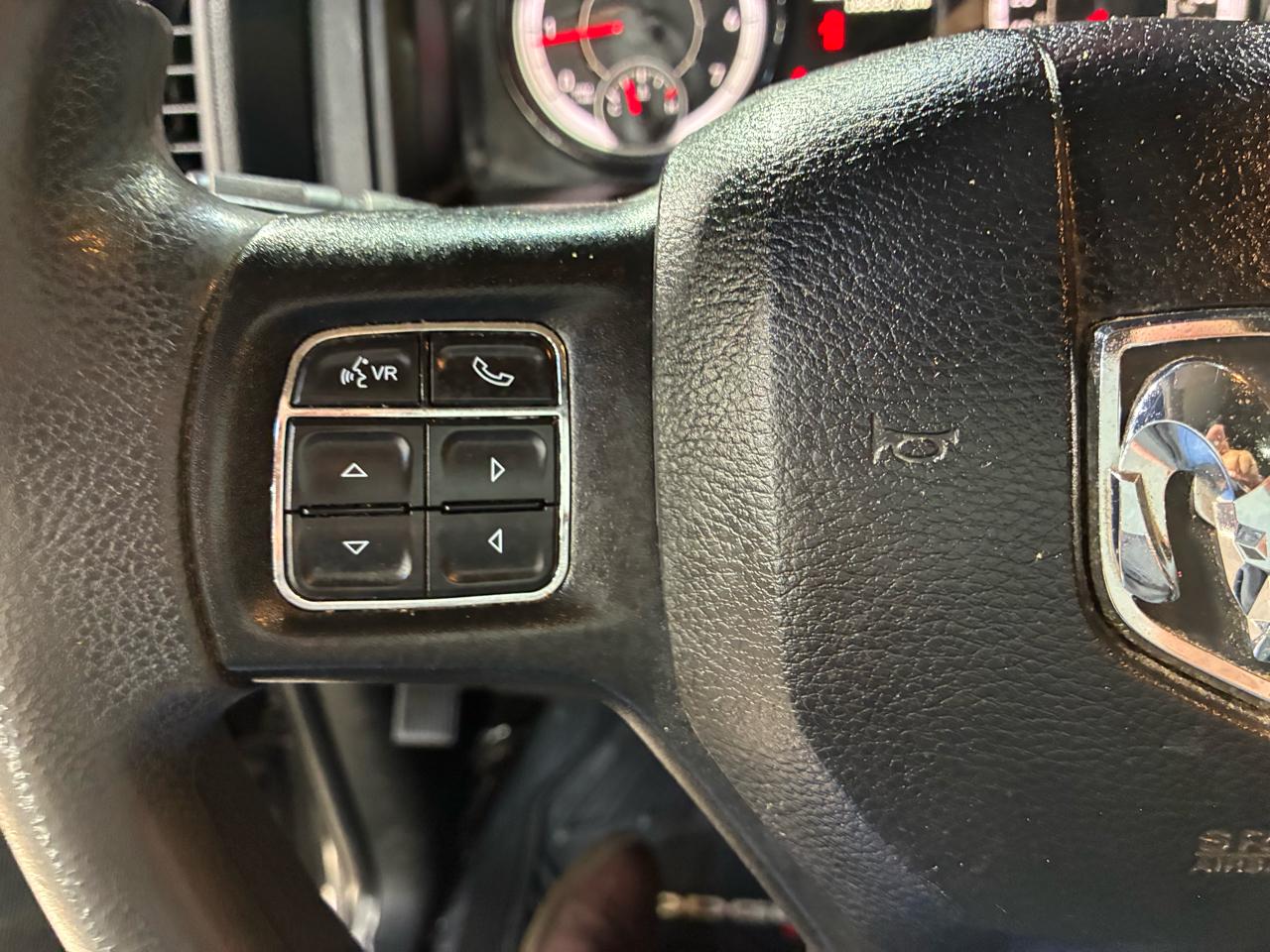 RAM 1500 Express 4x2 Crew Cab 5'7" Box 2018