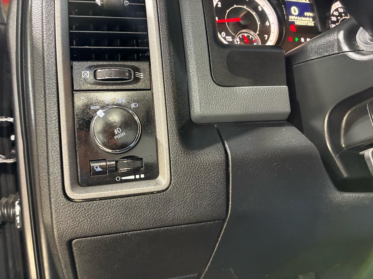 RAM 1500 Express 4x2 Crew Cab 5'7" Box 2018
