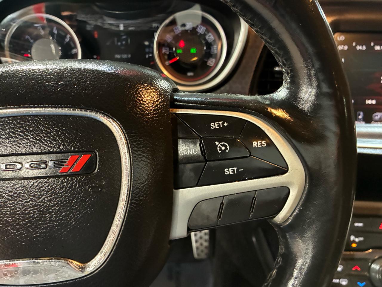 Dodge Challenger 2dr Cpe SXT Plus 2016