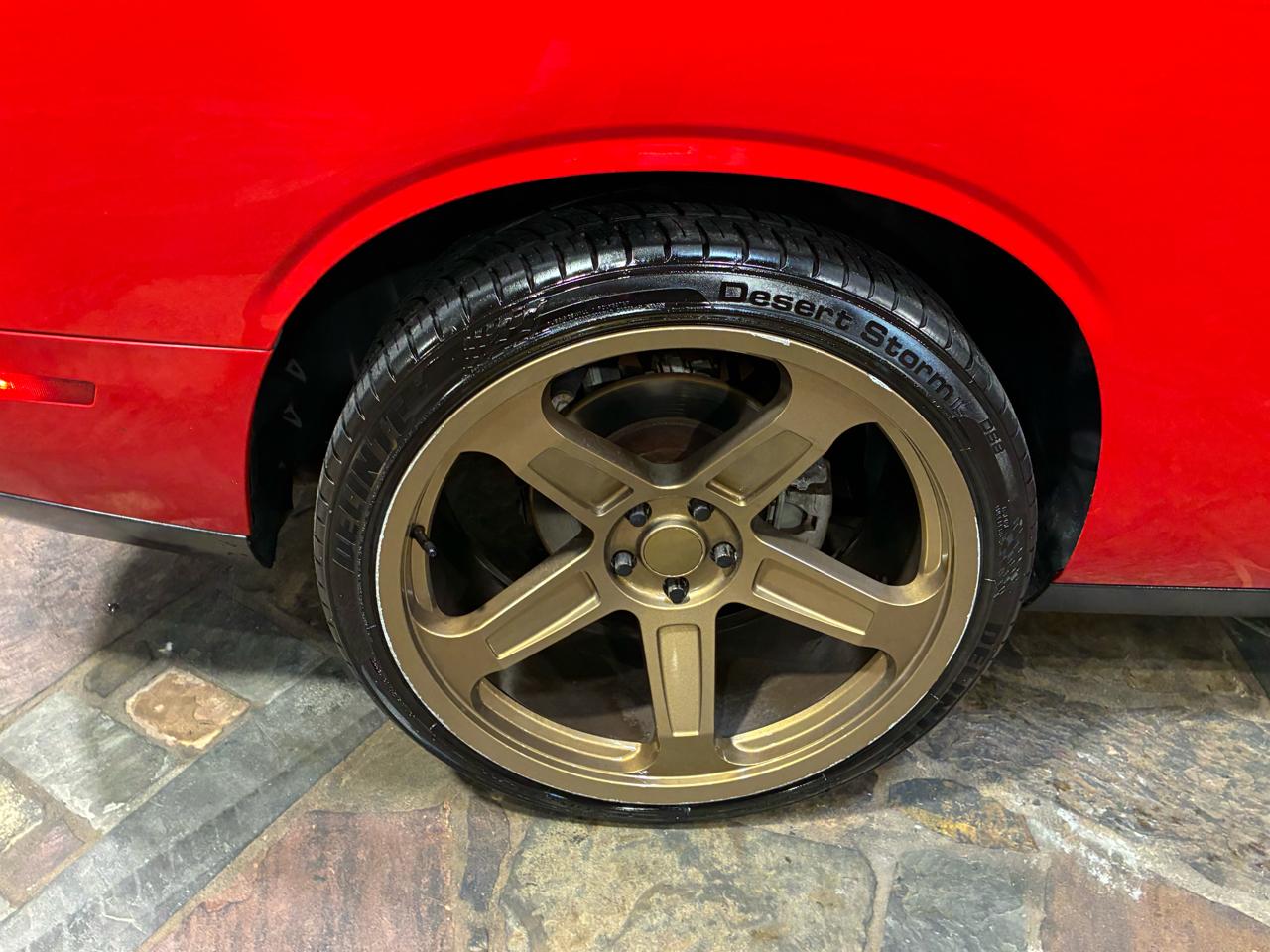 Dodge Challenger 2dr Cpe SXT Plus 2016