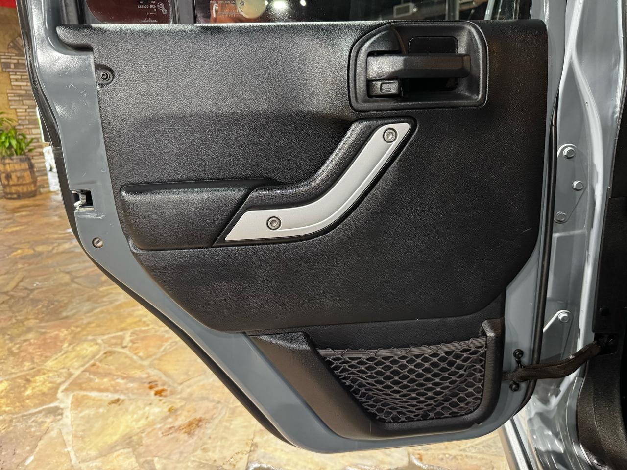 Jeep Wrangler Unlimited 4WD 4dr Rubicon 2014