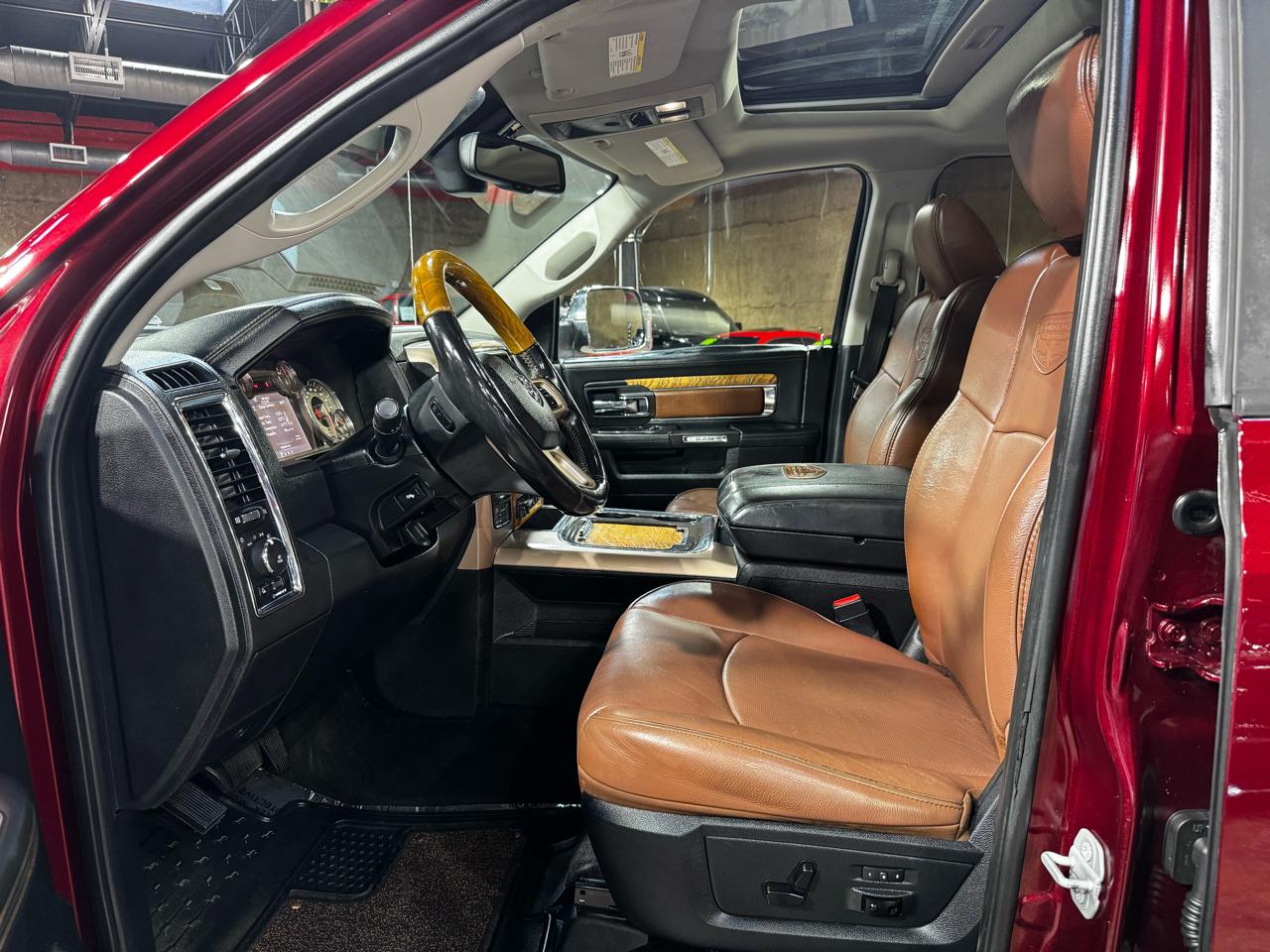 RAM 1500 4WD Crew Cab 140.5" Longhorn 2016