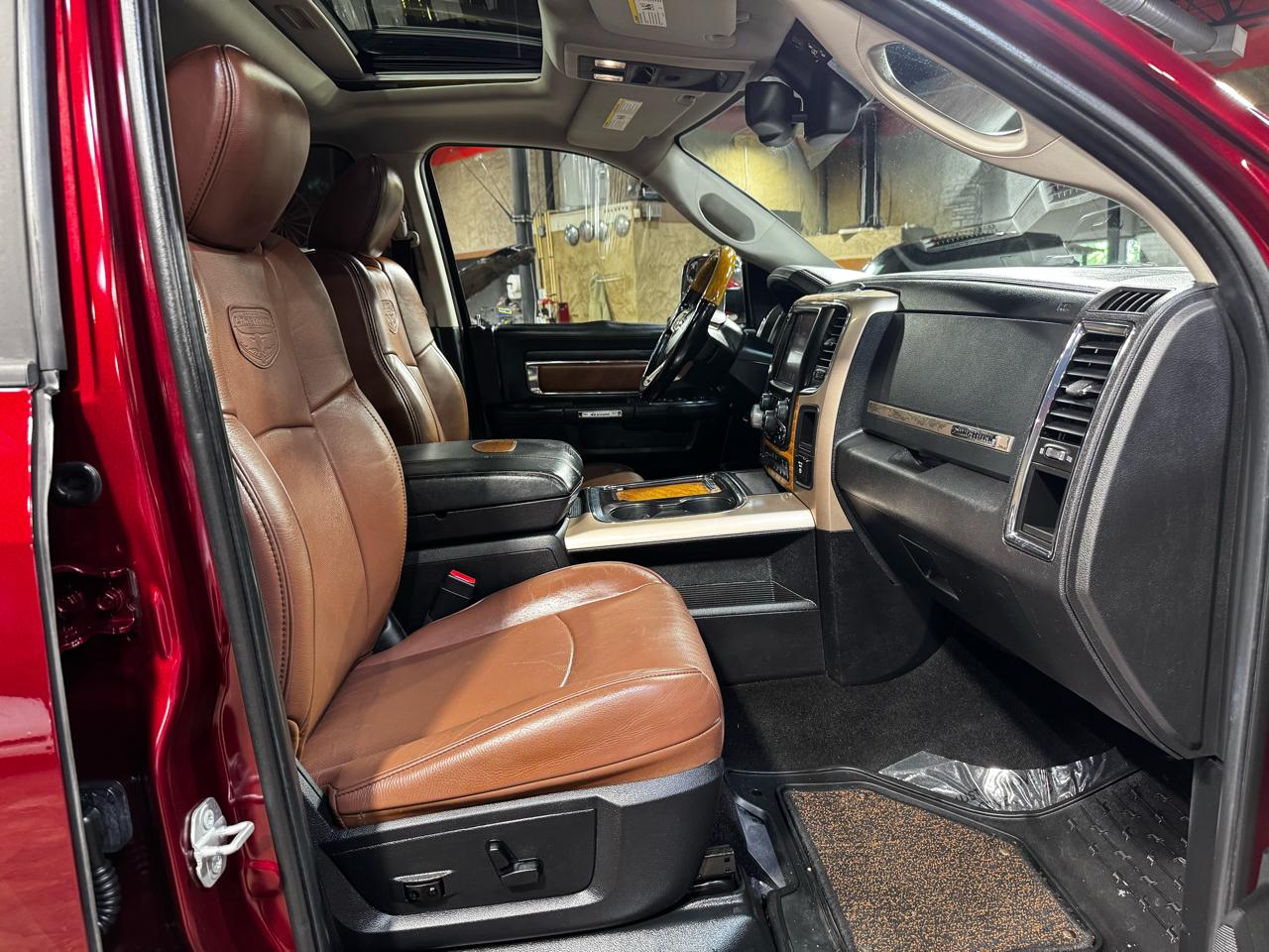 RAM 1500 4WD Crew Cab 140.5" Longhorn 2016