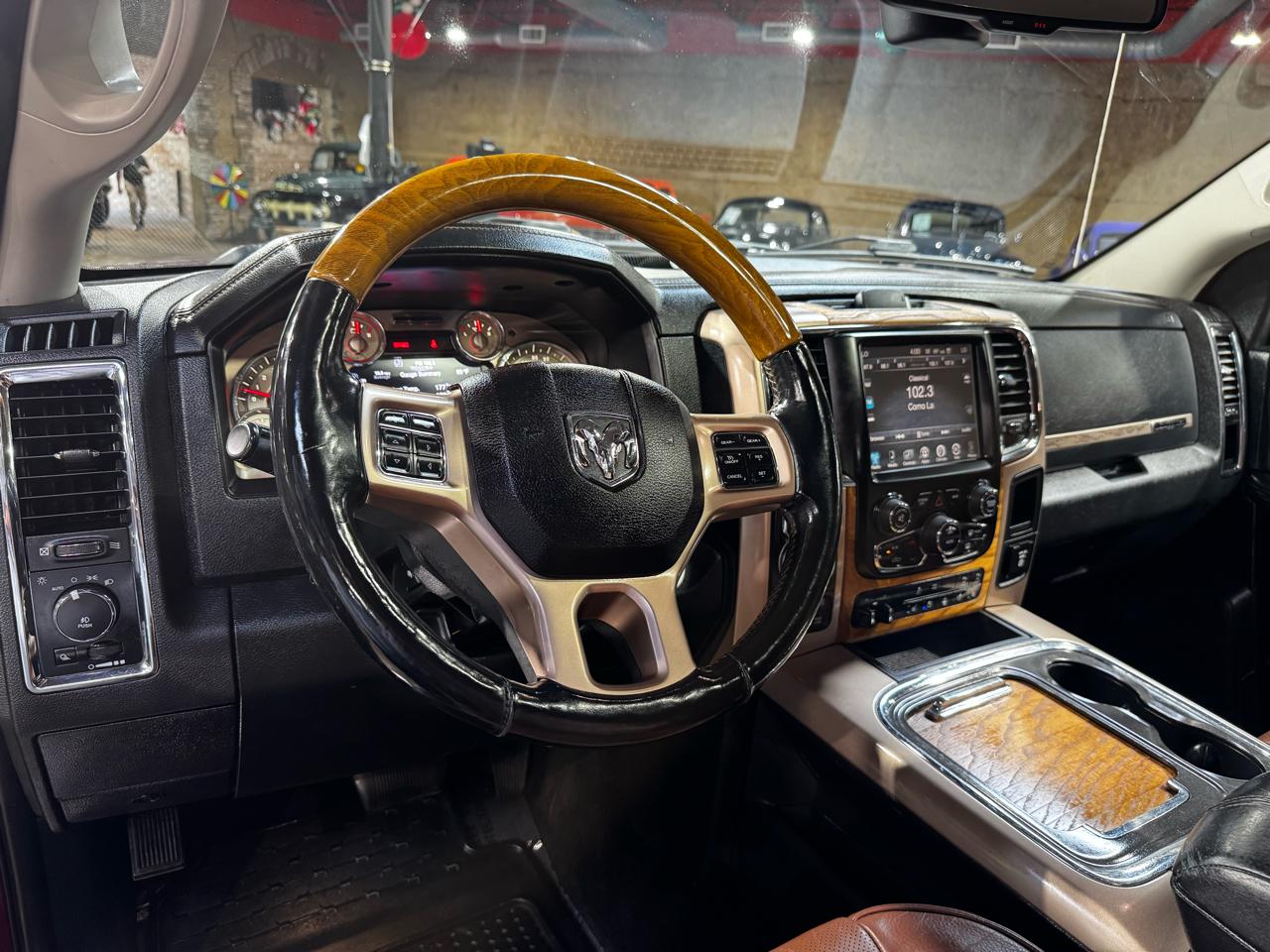 RAM 1500 4WD Crew Cab 140.5" Longhorn 2016