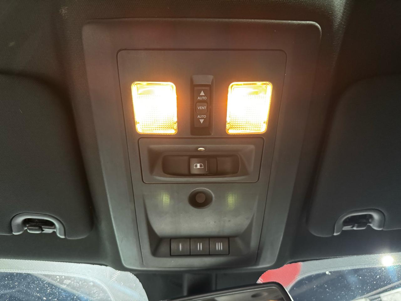 RAM 1500 2WD Crew Cab 140.5" Rebel 2016