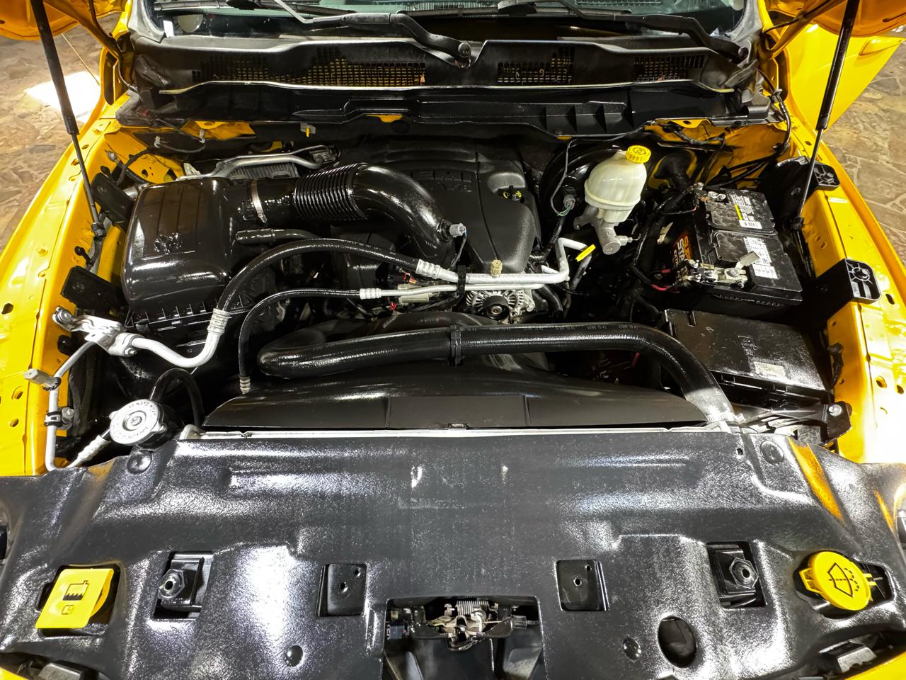 RAM 1500 4WD Crew Cab 140.5" Sport 2016