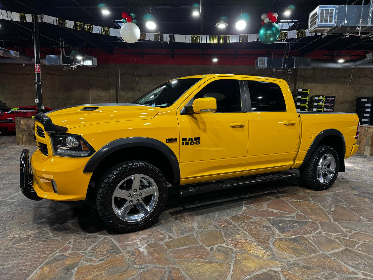 RAM 1500 4WD Crew Cab 140.5" Sport 2016