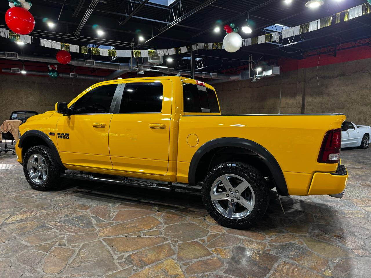 RAM 1500 4WD Crew Cab 140.5" Sport 2016