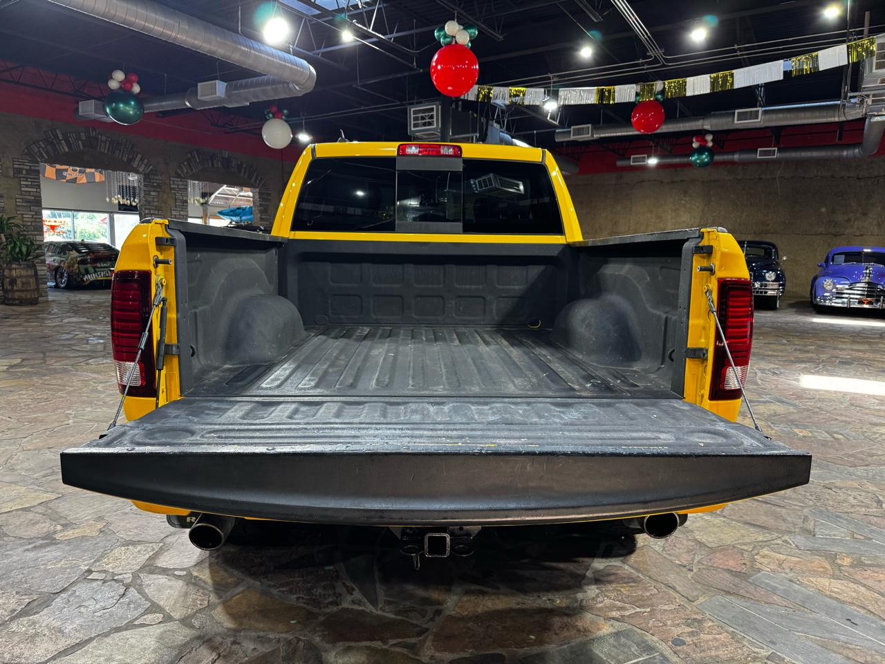 RAM 1500 4WD Crew Cab 140.5" Sport 2016