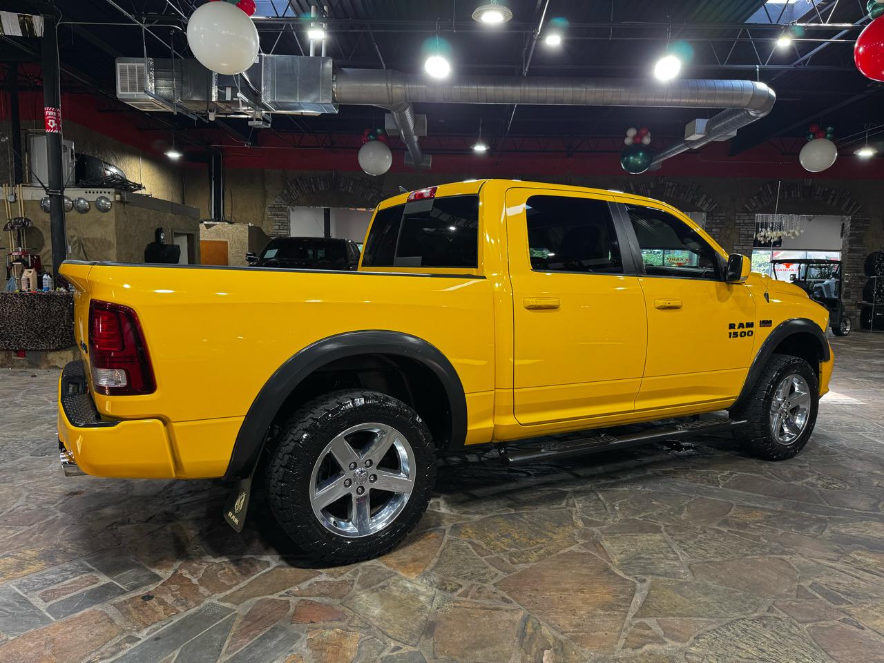 RAM 1500 4WD Crew Cab 140.5" Sport 2016