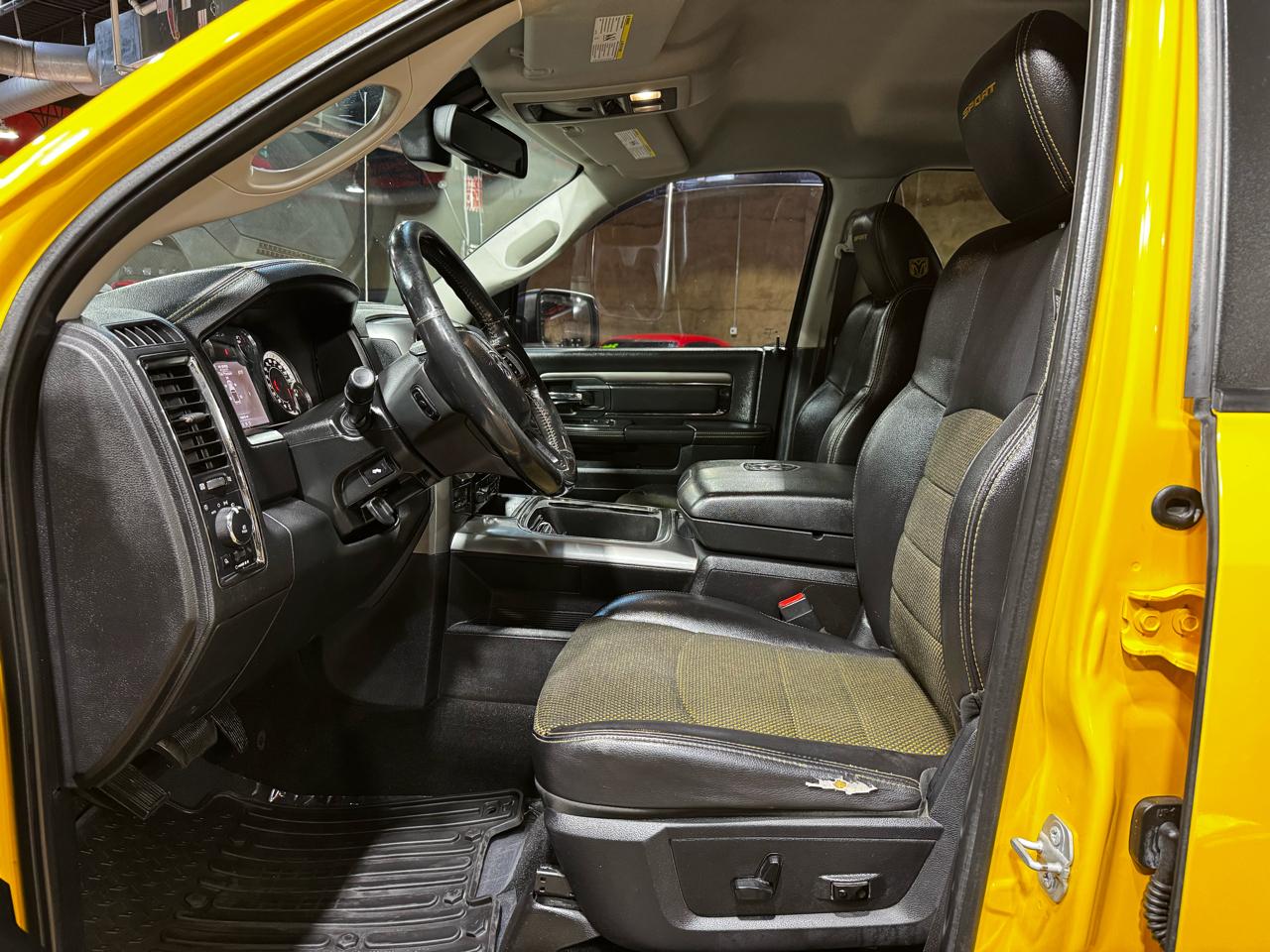 RAM 1500 4WD Crew Cab 140.5" Sport 2016
