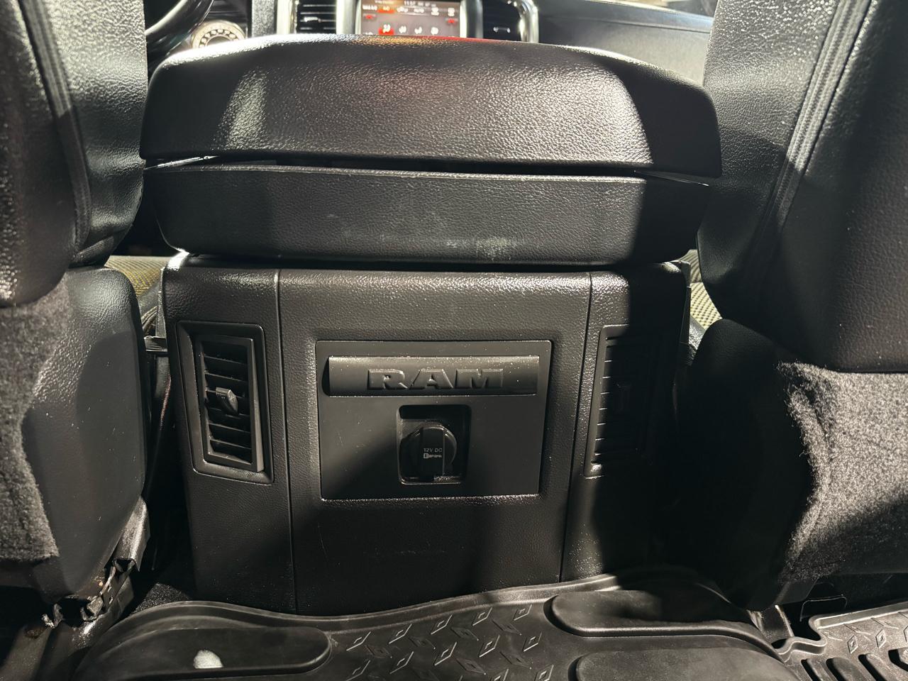 RAM 1500 4WD Crew Cab 140.5" Sport 2016