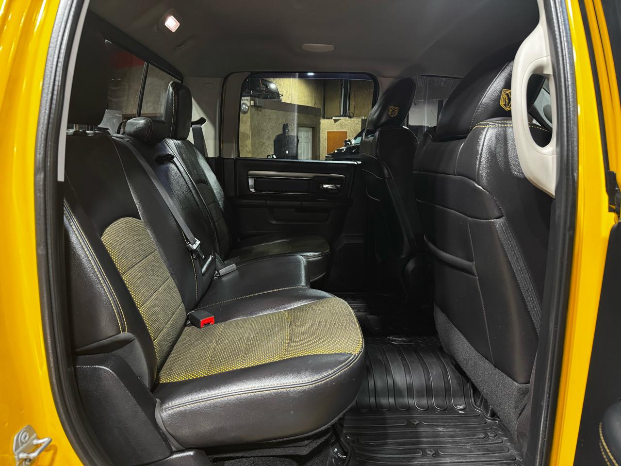 RAM 1500 4WD Crew Cab 140.5" Sport 2016