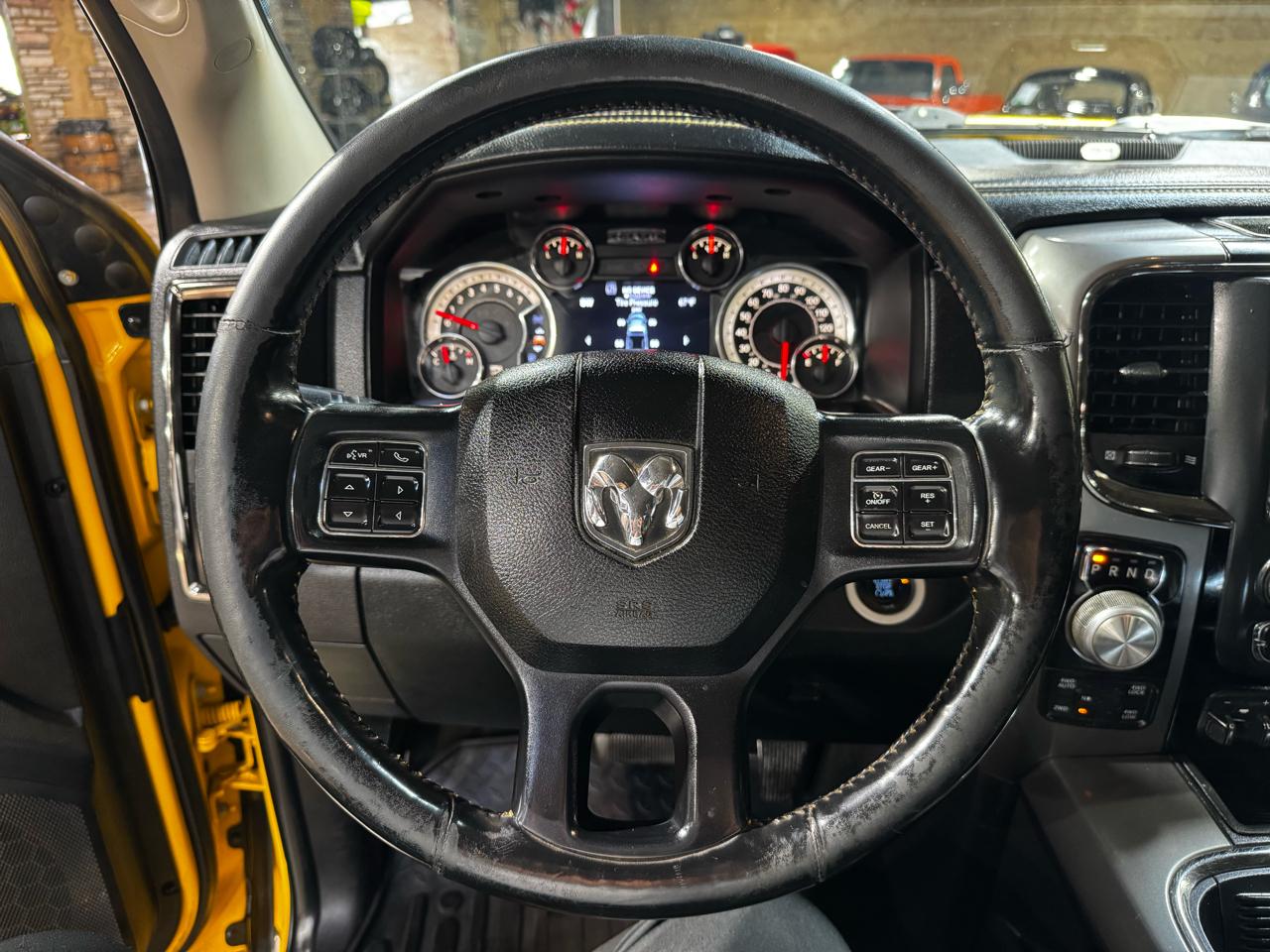 RAM 1500 4WD Crew Cab 140.5" Sport 2016