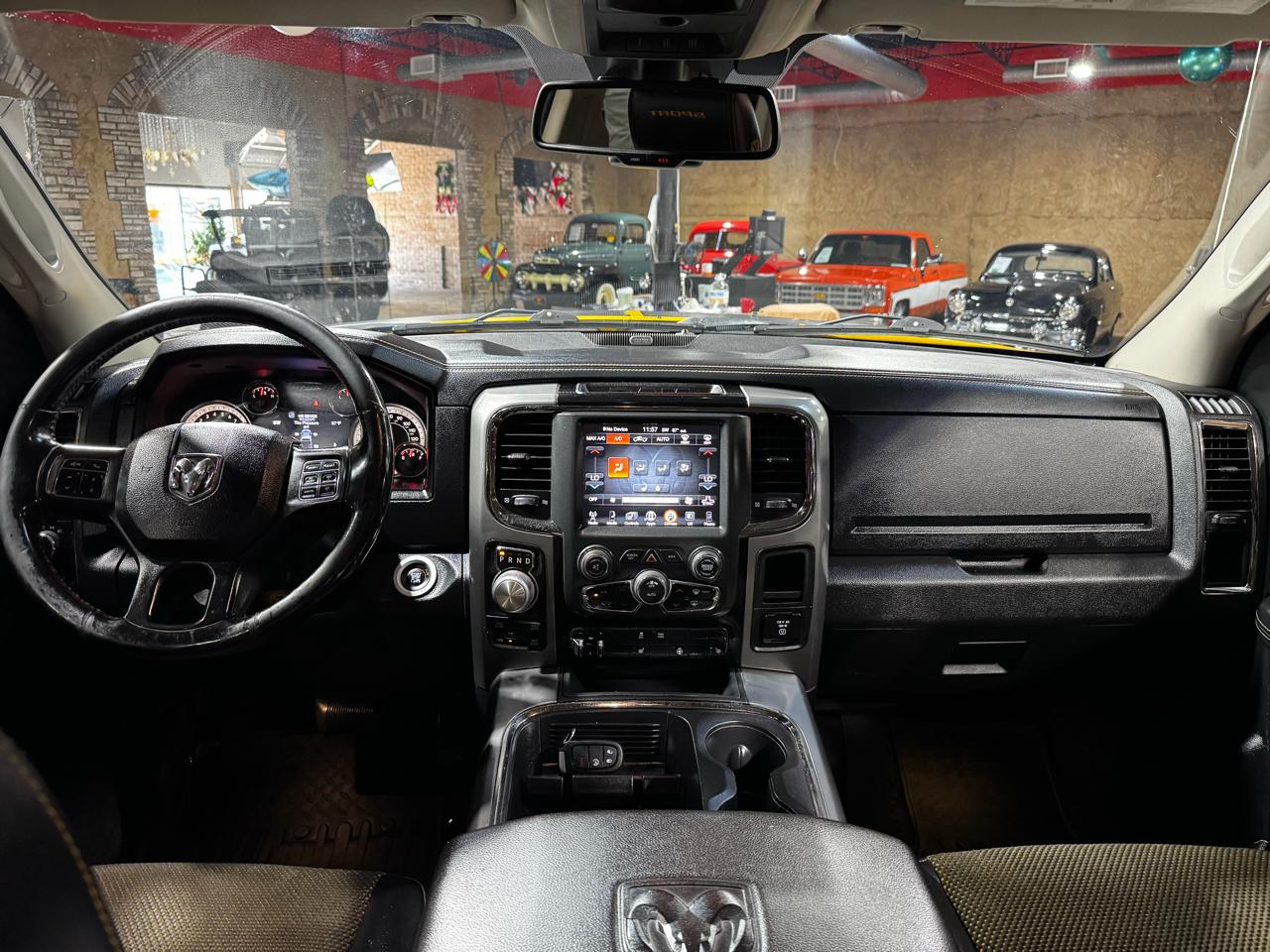 RAM 1500 4WD Crew Cab 140.5" Sport 2016