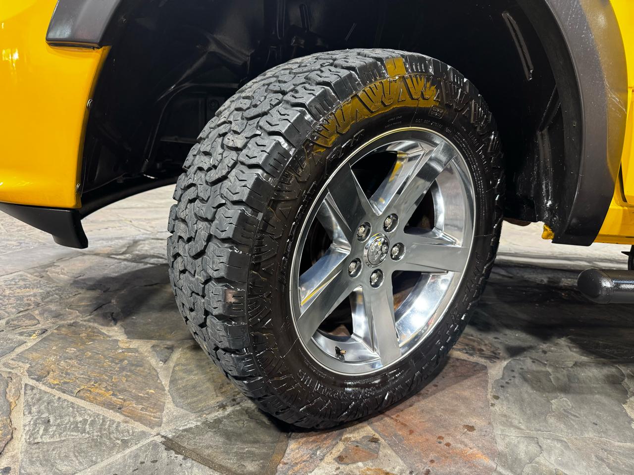 RAM 1500 4WD Crew Cab 140.5" Sport 2016