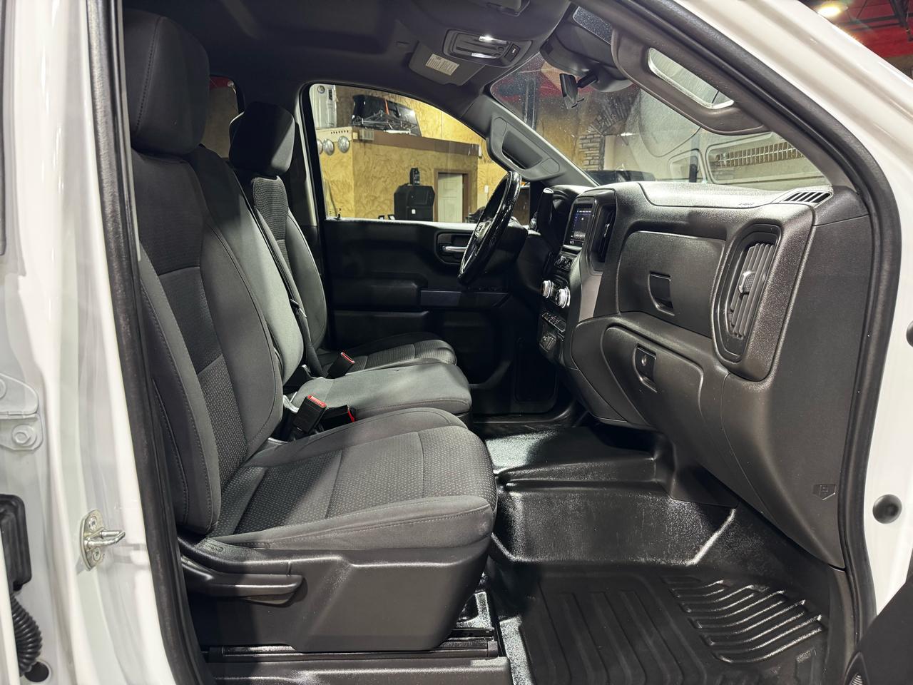 GMC Sierra 1500 4WD Crew Cab 147" Pro 2023