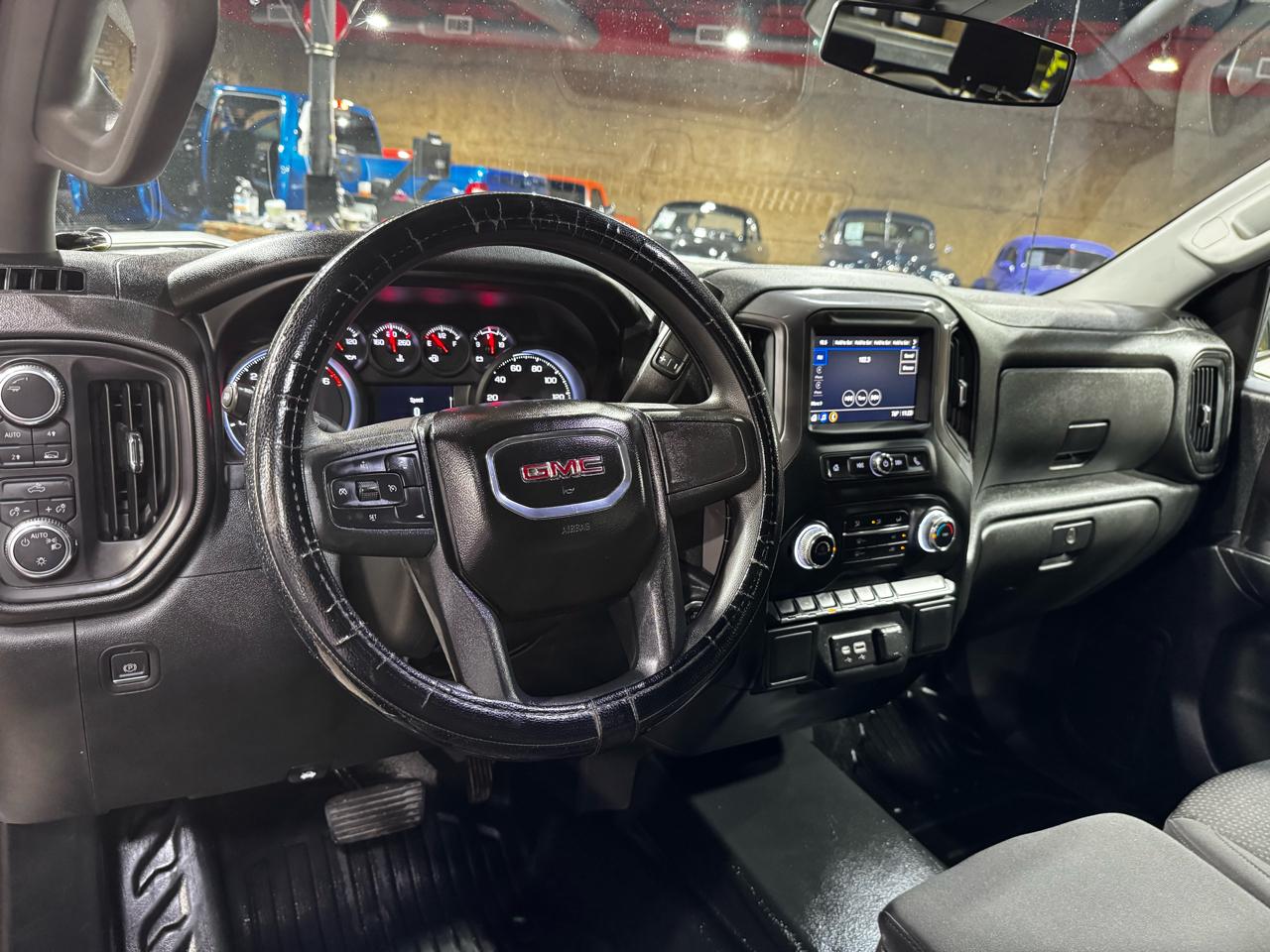 GMC Sierra 1500 4WD Crew Cab 147" Pro 2023