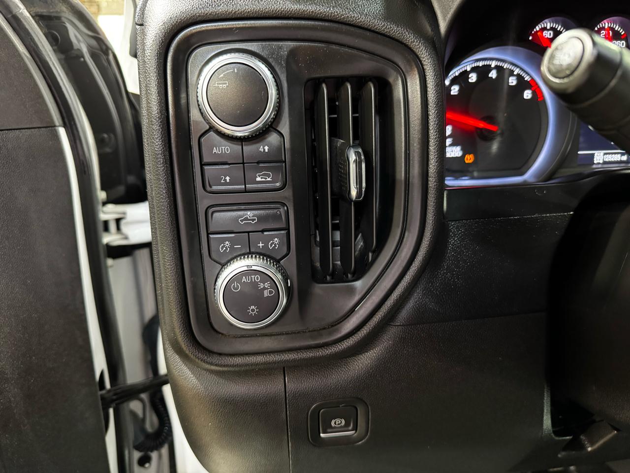 GMC Sierra 1500 4WD Crew Cab 147" Pro 2023
