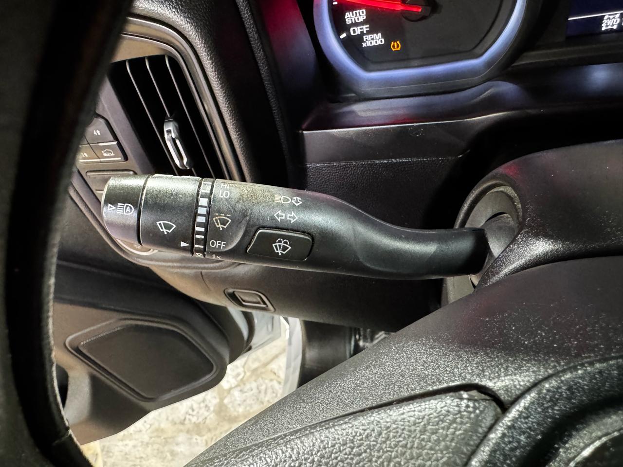 GMC Sierra 1500 4WD Crew Cab 147" Pro 2023