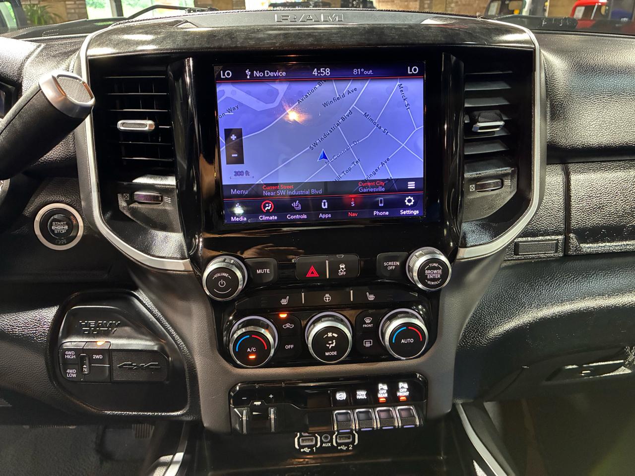 RAM 2500 Big Horn 4x4 Crew Cab 6'4" Box 2020
