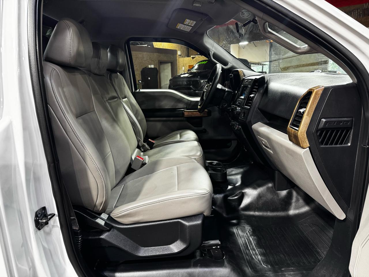 Ford F-150 2WD Reg Cab 141" XLT 2016