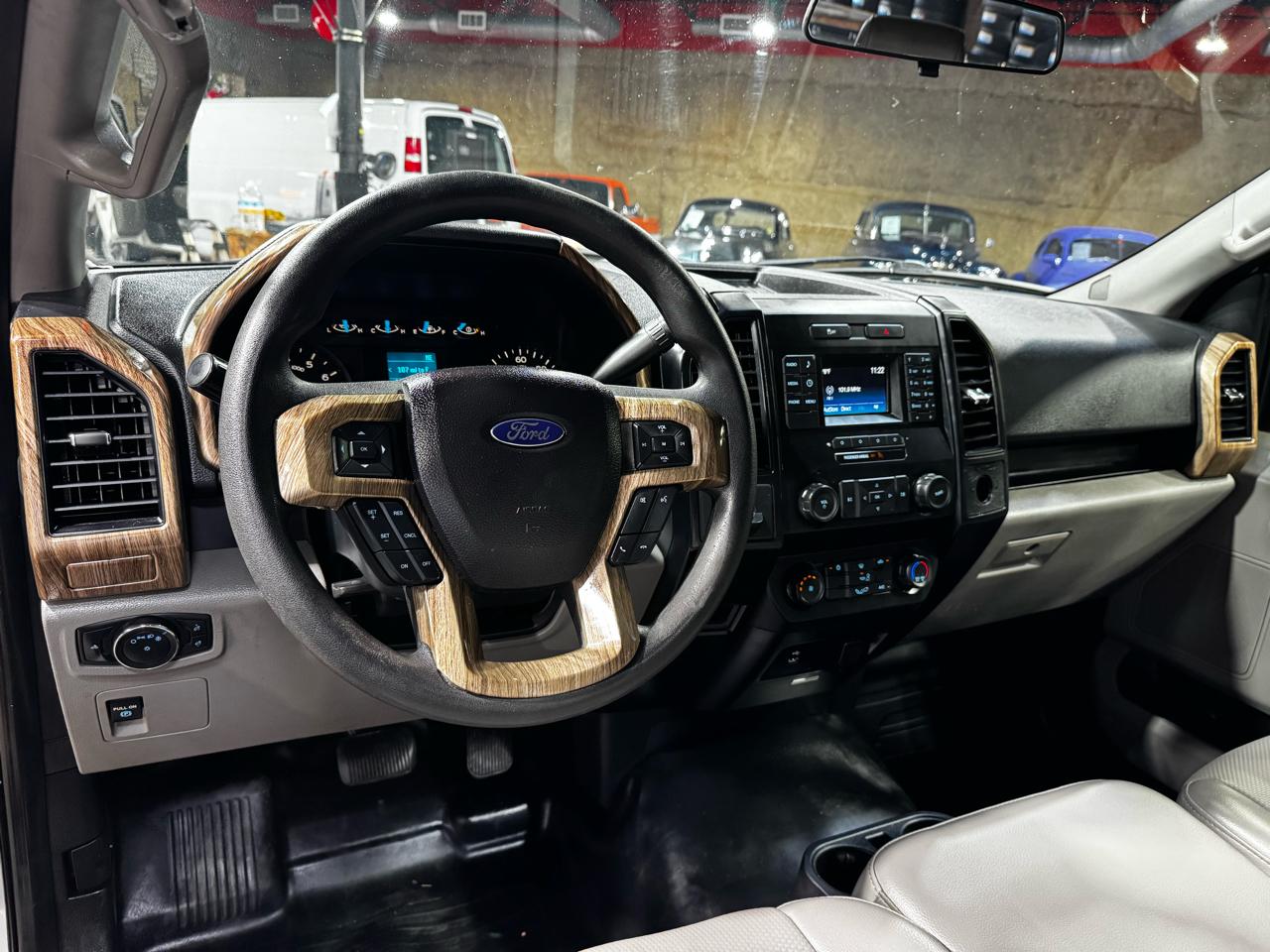 Ford F-150 2WD Reg Cab 141" XLT 2016