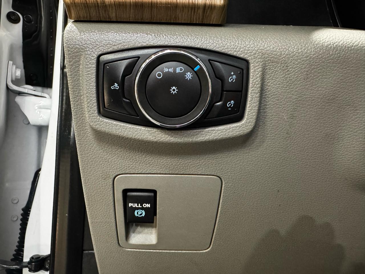 Ford F-150 2WD Reg Cab 141" XLT 2016