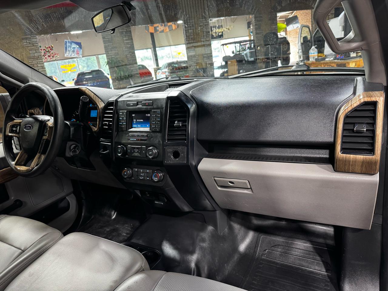 Ford F-150 2WD Reg Cab 141" XLT 2016