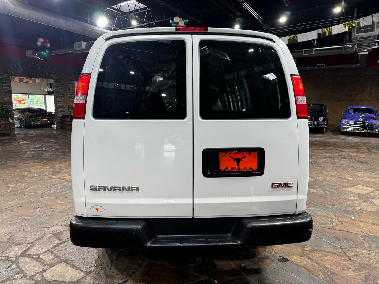 GMC Savana Cargo Van RWD 2500 135" 2017