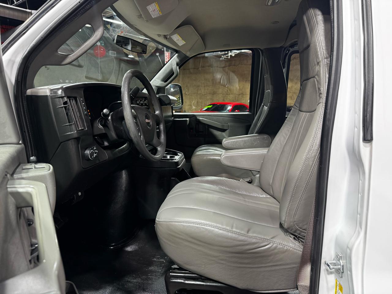 GMC Savana Cargo Van RWD 2500 135" 2017