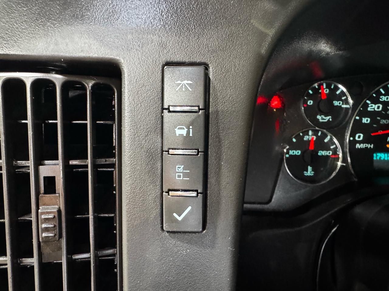 GMC Savana Cargo Van RWD 2500 135" 2017