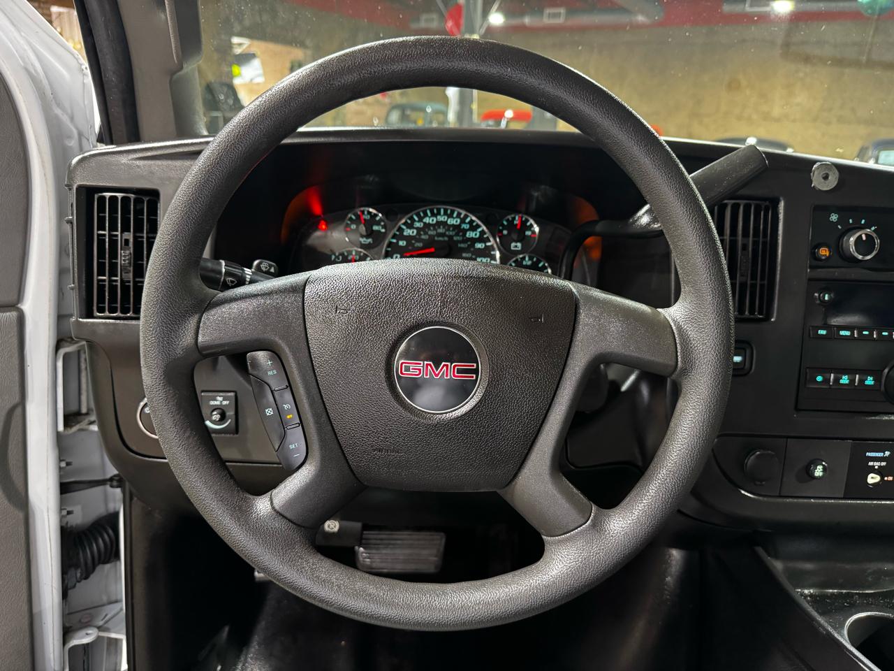 GMC Savana Cargo Van RWD 2500 135" 2017