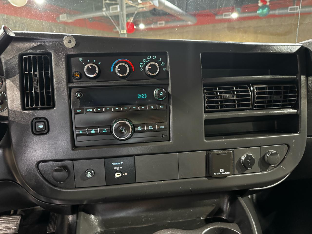 GMC Savana Cargo Van RWD 2500 135" 2017