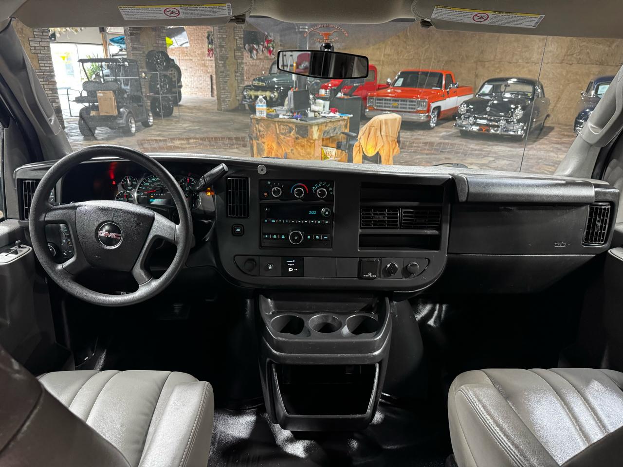 GMC Savana Cargo Van RWD 2500 135" 2017