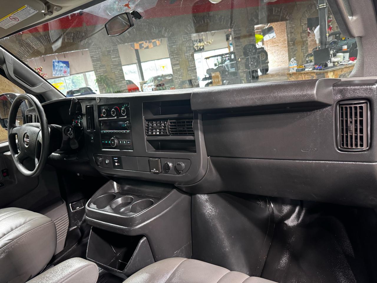 GMC Savana Cargo Van RWD 2500 135" 2017