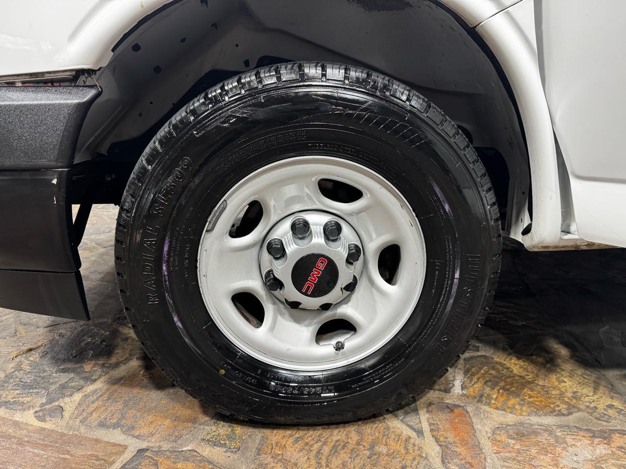 GMC Savana Cargo Van RWD 2500 135" 2017