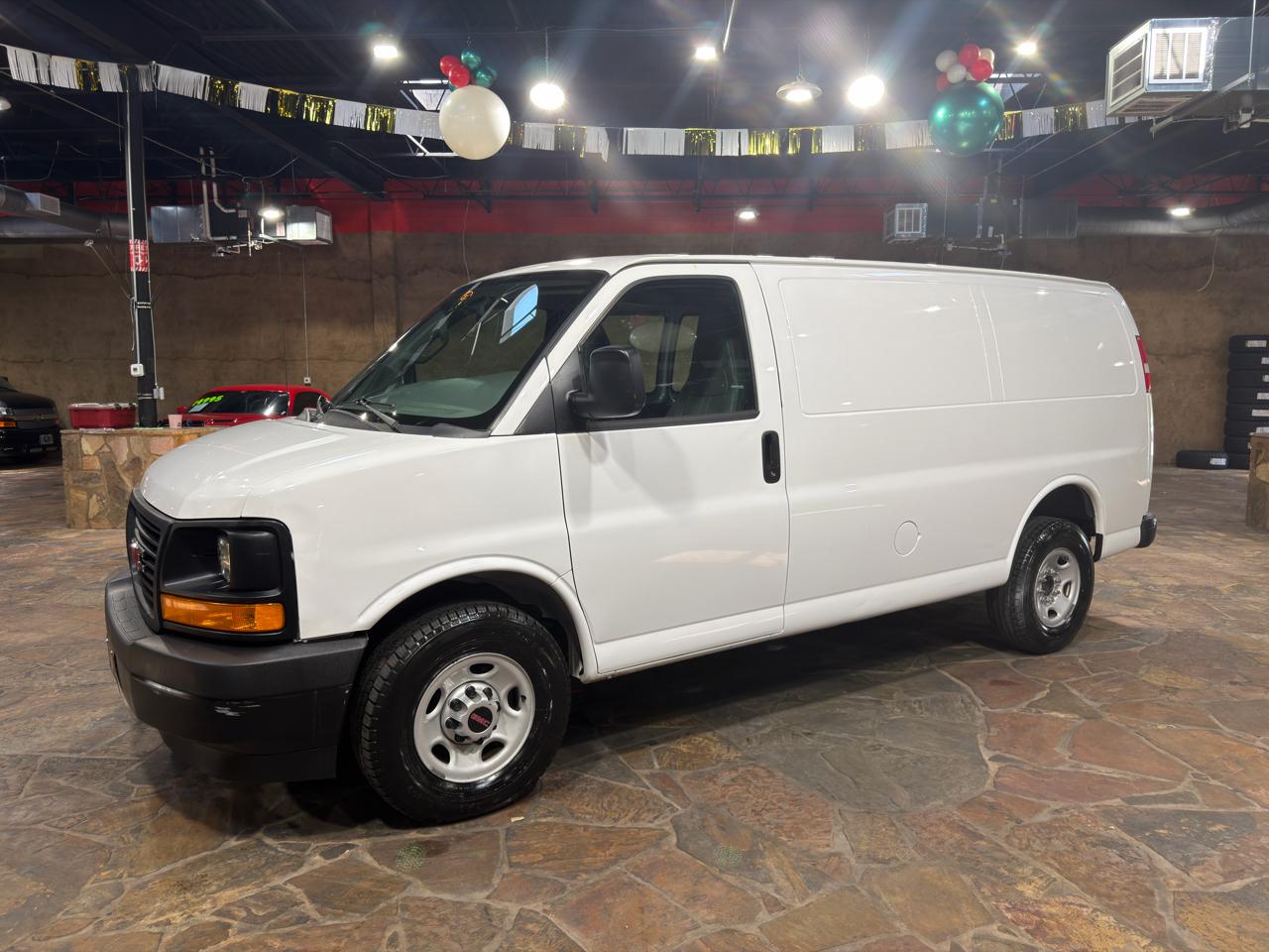 GMC Savana Cargo Van RWD 2500 135" 2017
