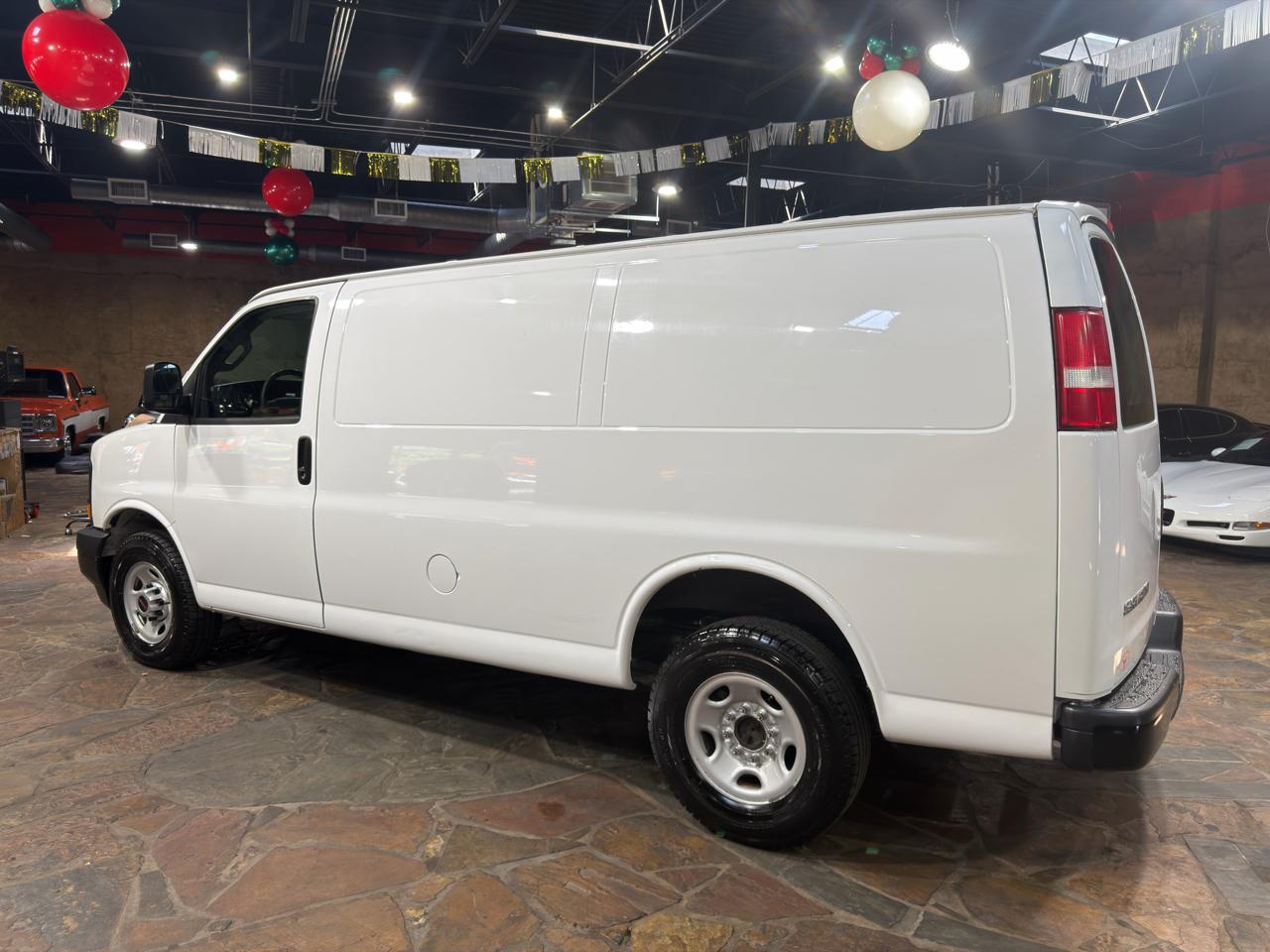 GMC Savana Cargo Van RWD 2500 135" 2017
