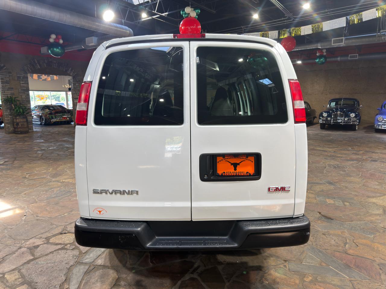 GMC Savana Cargo Van RWD 2500 135" 2017