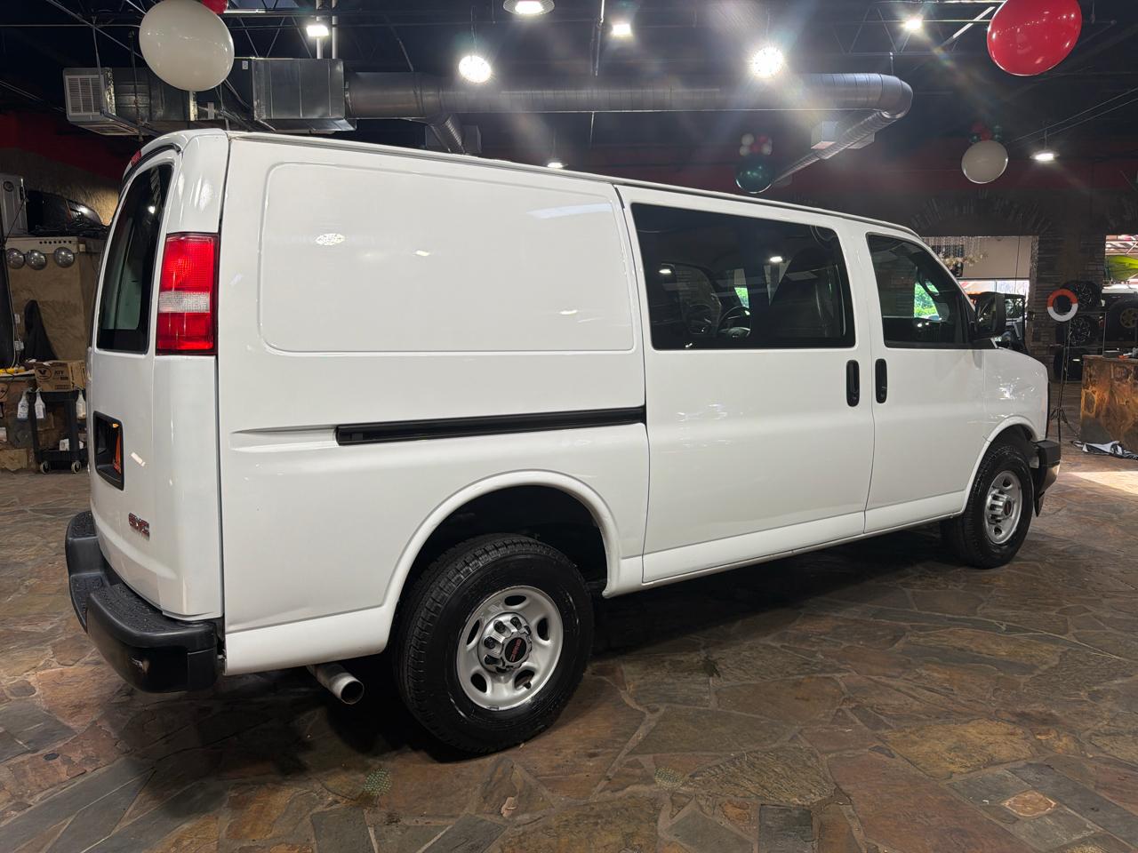 GMC Savana Cargo Van RWD 2500 135" 2017