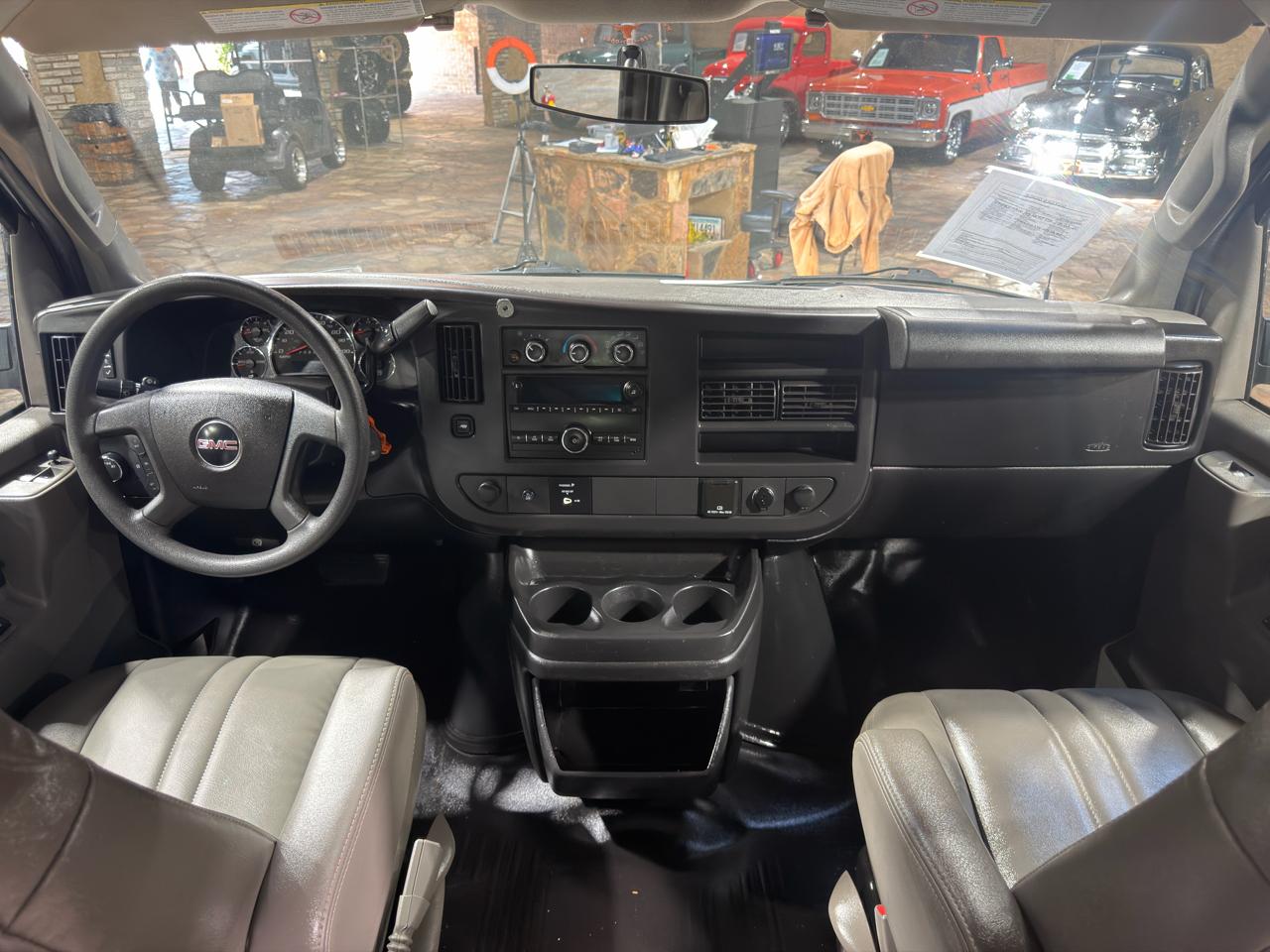 GMC Savana Cargo Van RWD 2500 135" 2017
