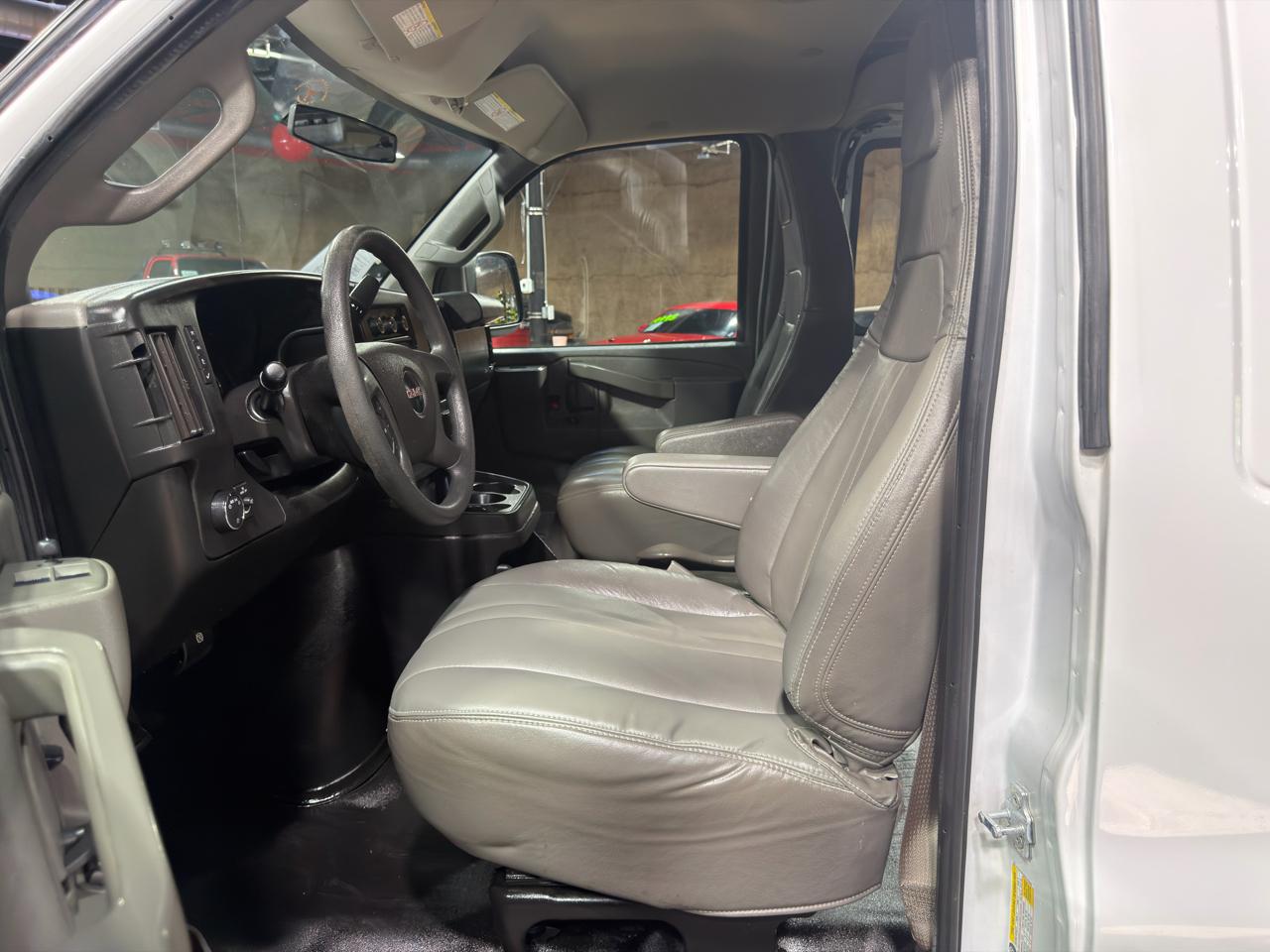 GMC Savana Cargo Van RWD 2500 135" 2017