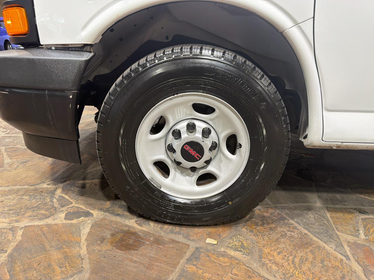 GMC Savana Cargo Van RWD 2500 135" 2017