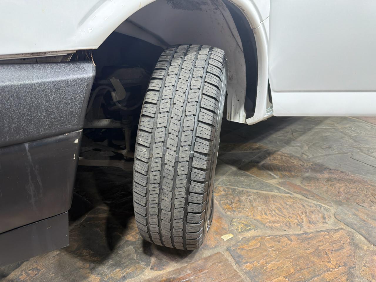 GMC Savana Cargo Van RWD 2500 135" 2017