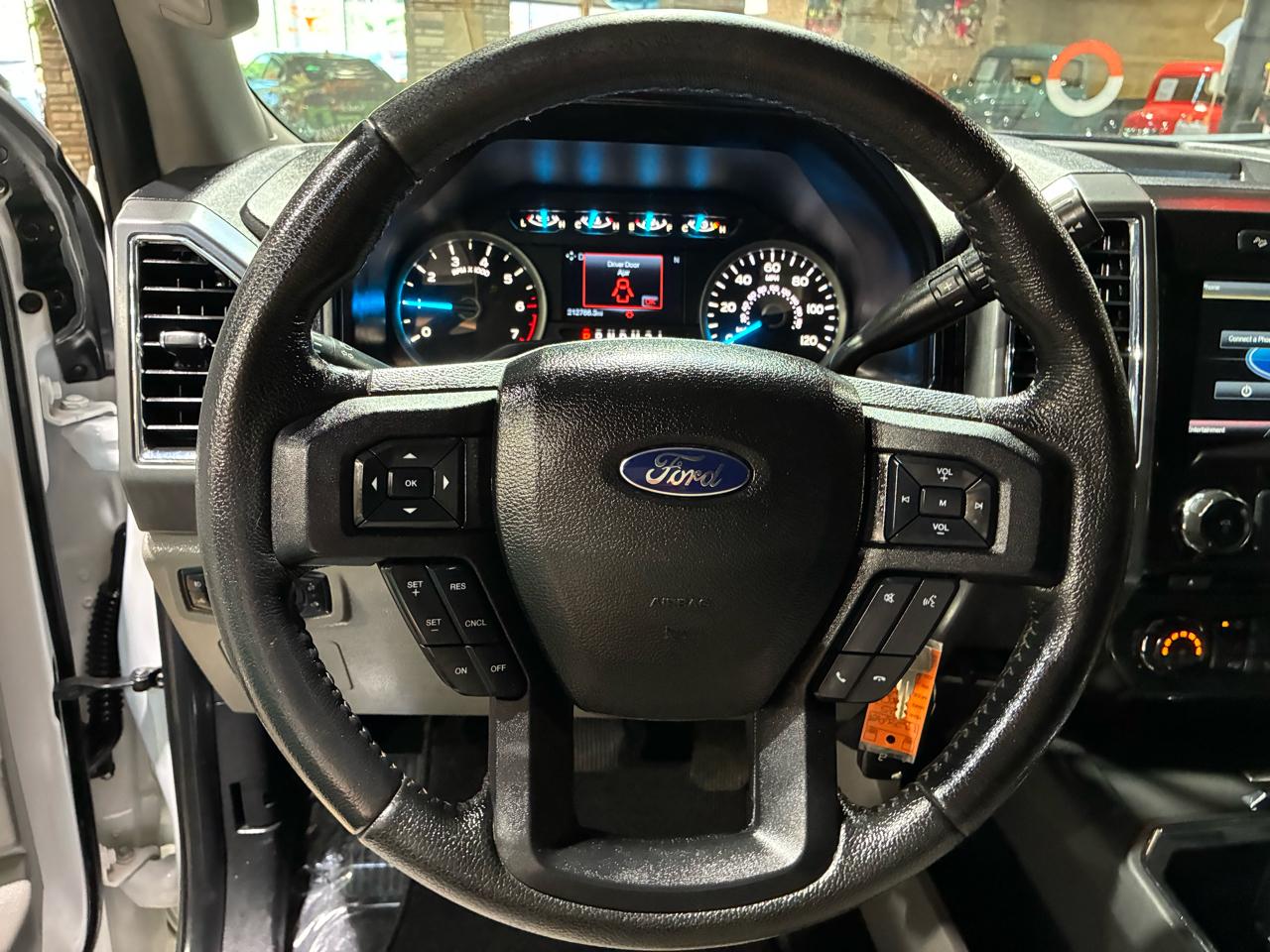 Ford F-150 4WD SuperCab 133" XLT 2015