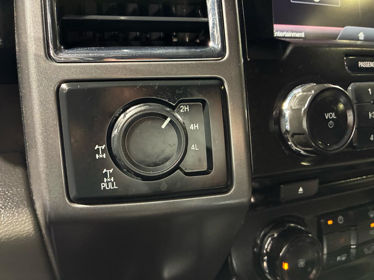 Ford F-150 4WD SuperCab 133" XLT 2015