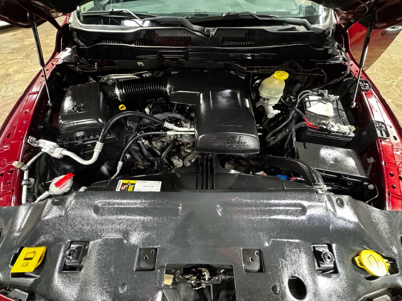 RAM 1500 Express 4x4 Crew Cab 5'7" Box 2017